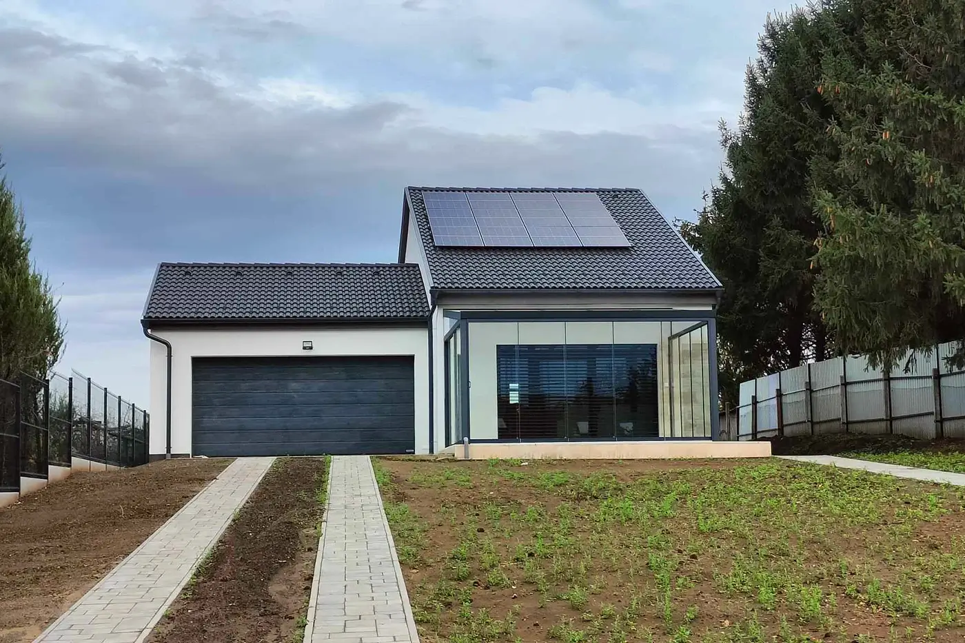 Alumínium télikert építés a dombtetőn