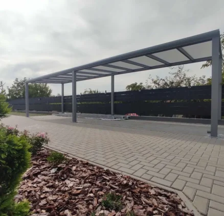 Alumínium autóbeálló építése oldalfalakkal