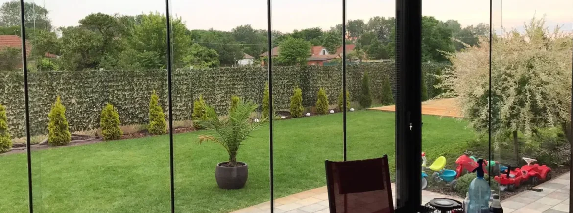 Terasz üvegezés eltolható üvegfallal